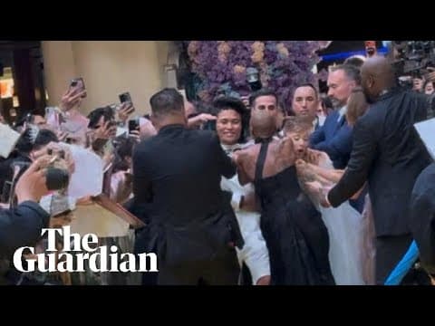 Moment man charges at Ariana Grande at Wicked premiere in Singapore