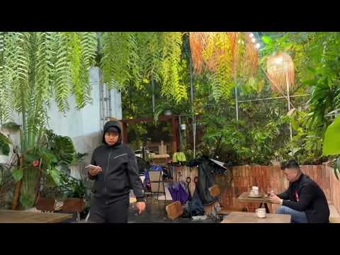 和朋友一起喝咖啡