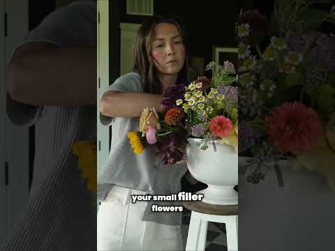 Rachel Ciastko shares tips for a beautiful floral arrangement 💖💐 #DIY #homeworthy