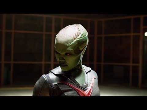 Miss Martian (M’gann M’orrz): Powers & Fight Scenes | Arrowverse