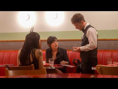 White Waiter Shocks Customers with Perfect Mandarin