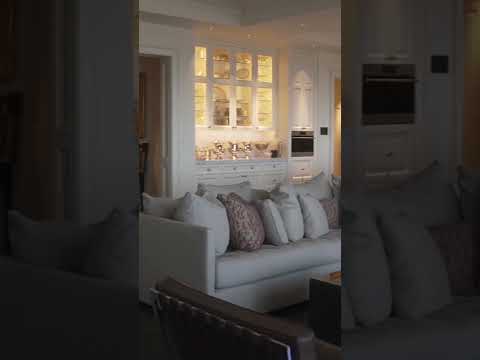 This incredible Houston apartment serves as a blank canvas for Tina Pyne’s creative vision.