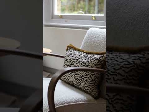 Interior designer Charu Gandhi Pominkiewicz takes us inside her thoughtfully layered townhouse. 🥰