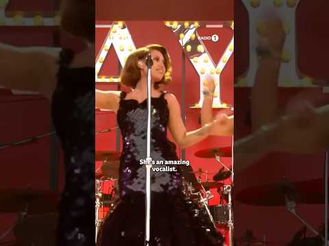 @Zayn giving RAYE her flowers 💐🥹 @RAYEofficial #Zayn #ZaynMalik #RAYE #Inspiration