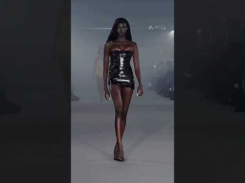 Anok Yai vs Gigi Hadid #fashionevent #runway #fashion #model #anokyai #gigihadid #couture