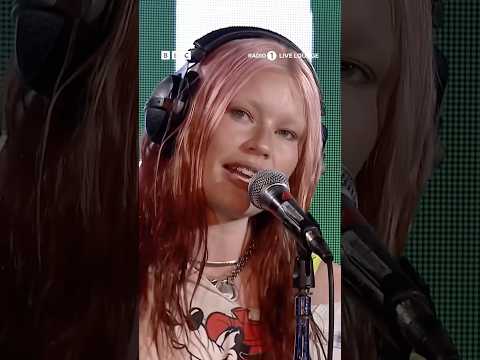 this takes us back ❤️ @wetlegband #LiveLounge #EmpireOfTheSun #WalkingOnADream #Cover