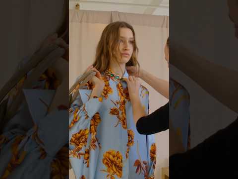 Oscar de la Renta Fall 2025 has arrived, spotlighting the dimensional blooms of the tree peony.