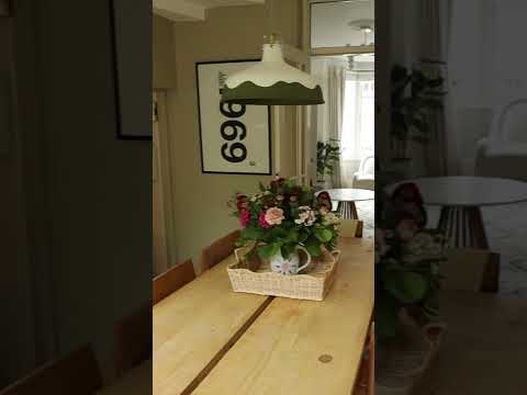 A writer's charming townhouse in London. 😍 #homeworthy #interiordesign #hometour