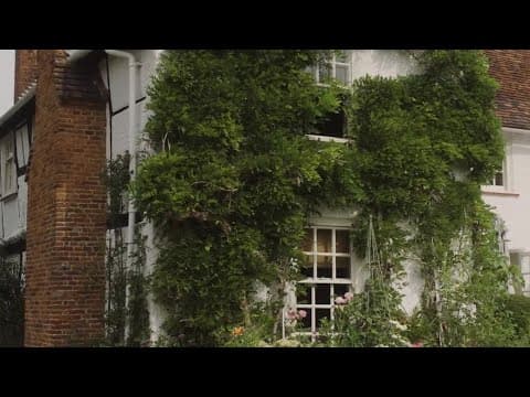 Touring an Idyllic 600-Year-Old English Cottage