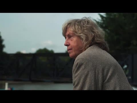 Touring a Pontoon Art Studio on the River Thames