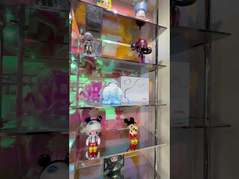MEGA Space Molly display #paris #popmart #parisshopping #toys #megaspacemolly #fyp #trending