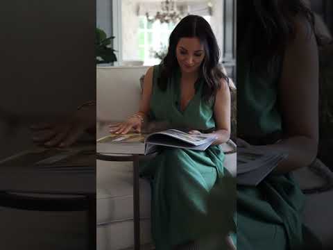 Interior designer @sophiepatersoninteriorsltd balances beauty with function in her Surrey home. 😍