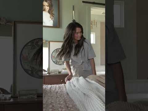 Welcome to content creator Rachel Ciastko's vintage-inspired home in Texas! #homeworthy #design