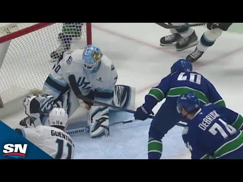 Mammoth's Karel Vejmelka Makes Back-To-Back Amazing Saves To Rob Canucks